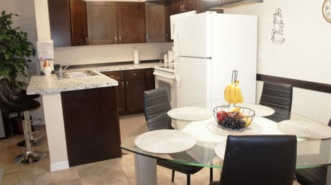 Dinning area & kitchen