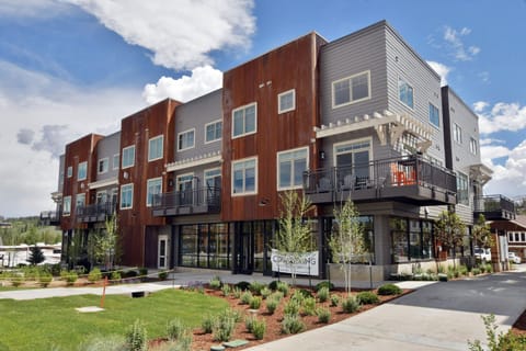 Outside Image of the Winter Park Vacation Rental Hideaway Station Loft Building.