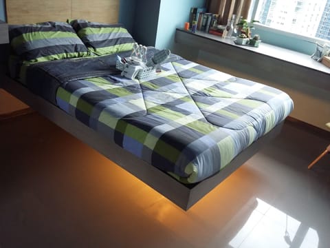 Amazing floating bed !