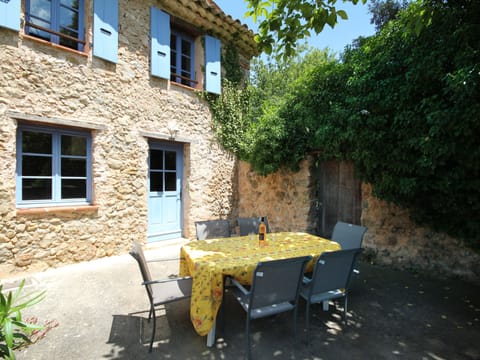 Lou Penequet, the terrace at the time of the rosé ... of Provence of course