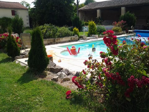 swimming pool (piscine)