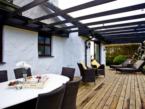 Wonderful relaxing decked area | Holly - Woodland Retreat, Wadebridge