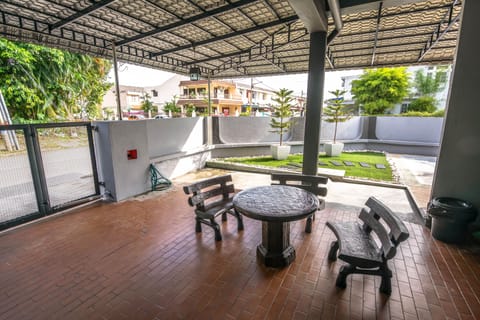 Rest & Relax 7 Rooms Ipoh Garden East