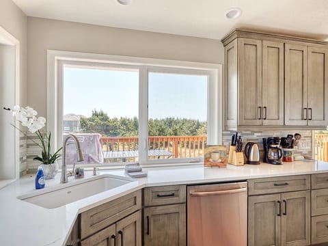 Dishwasher located right next to the sink helps make clean-up easy.