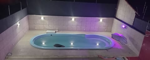 Indoor spa tub