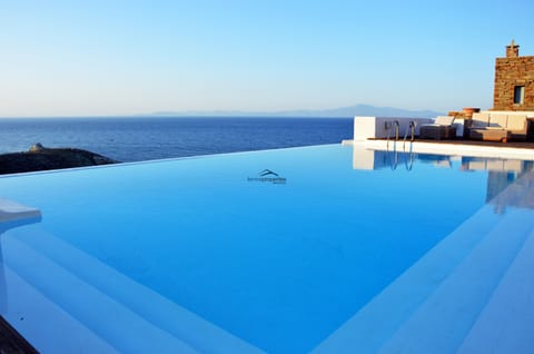 The large swimming pool, 