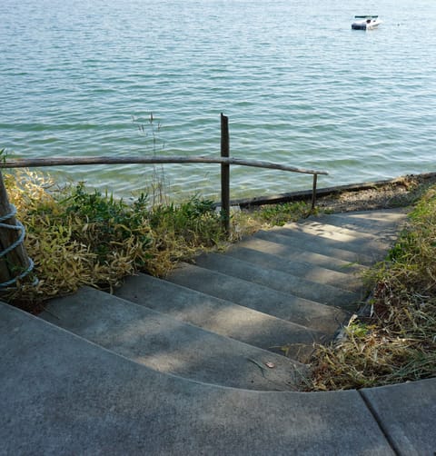 A few short steps from cabins to beach