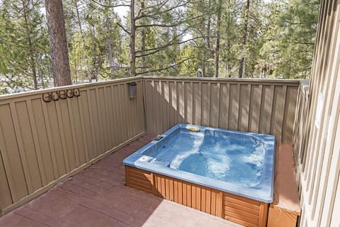 Hot Tub Wallowa with Western Charm