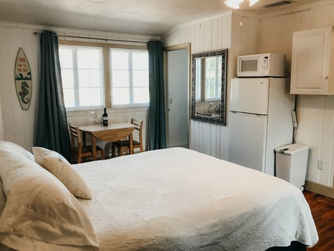 Reserve Retreat room K bed, private bathroom, and kitchenette