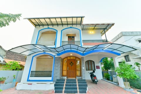 Front View. Can park 2 sedan cars, Kids can do bicycling. Enjoy  sunshine & rain