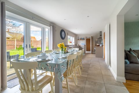 Seashells, Wells-next-the-Sea: Dining area with access to garden