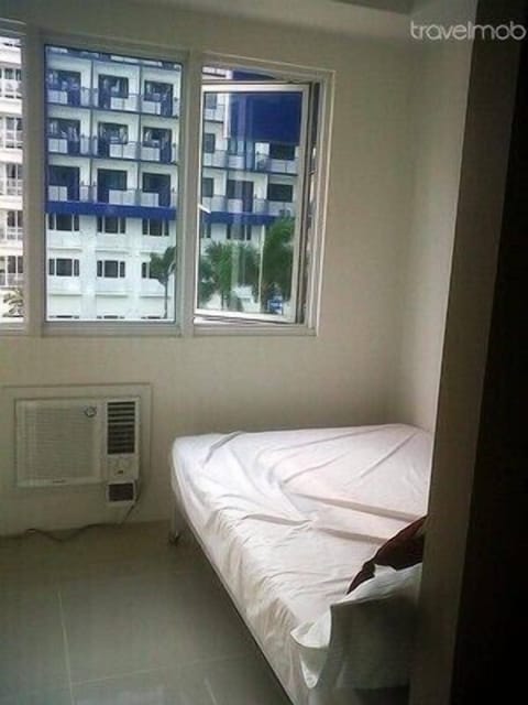Condo for rent, Sea Residences, MOA