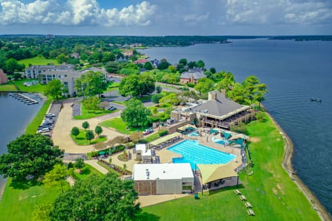 Enjoy convenient access to the Yacht Club and Lake Conroe.