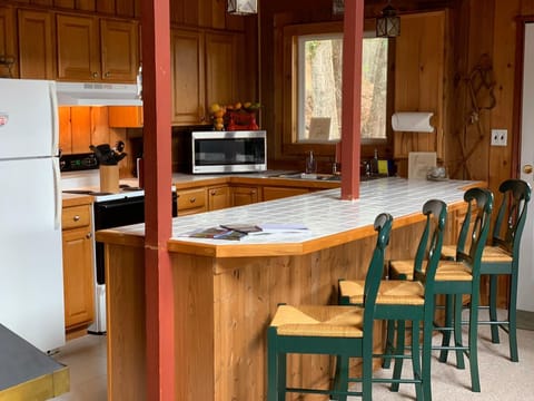 Fully equipped kitchen and counter seating