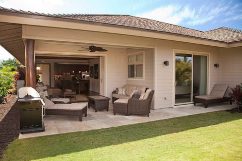 Relax on the rear lanai!