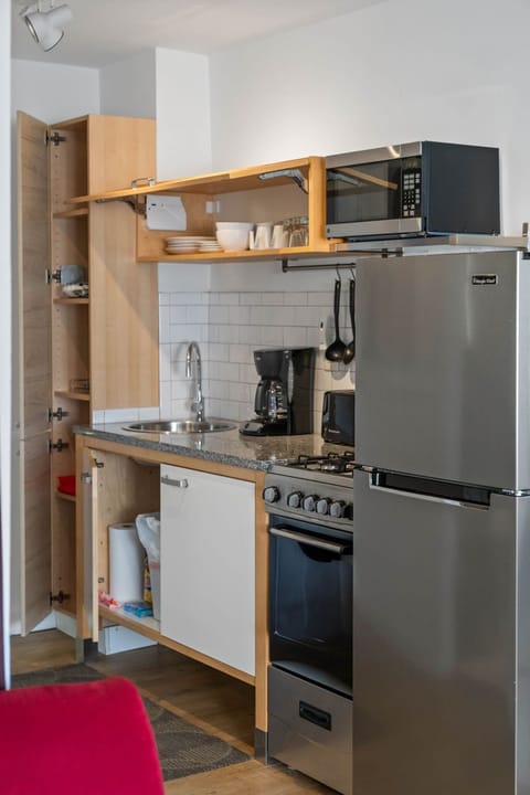 Fully Equipped Kitchen - Corporate Housing - Chic Premium Studios On 25th