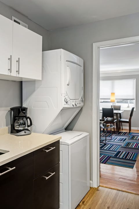 Brookwood Courtyard Condos - with Washer Dryer and Dishwasher