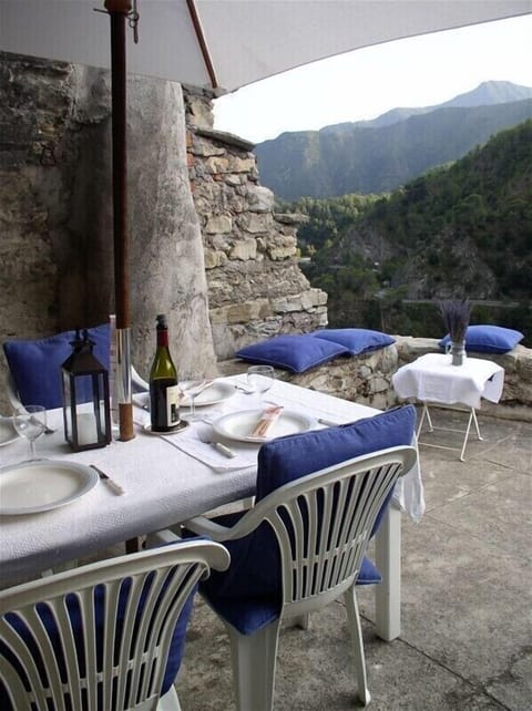 Shaded terrace w  dining for 6 & spectacular views