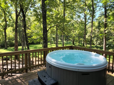 NEW!! Hot tubs at all 3 cabins!