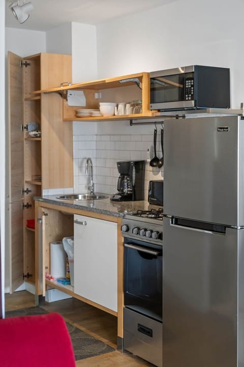 Fully Equipped Kitchen - Corporate Housing - Chic Premium Studios On 25th