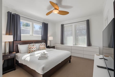 Standish House - Bedroom One - King Bed with en Suite Full-bath