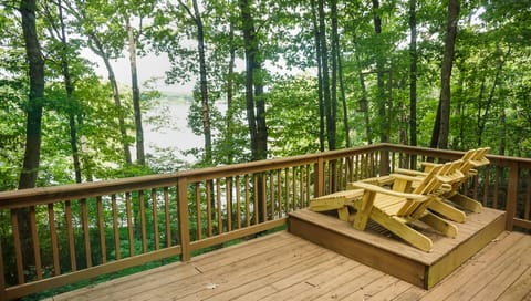 Observation platform on back deck