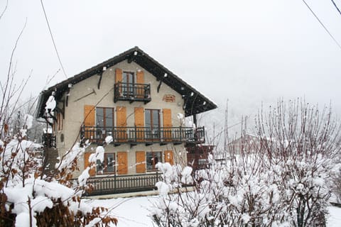 Maison Deux Coeurs in winter