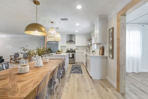 Dining & Kitchen Area