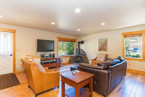 Open living space with hard wood flooring