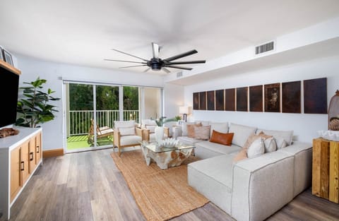 Light-Filled Coastal Lounge