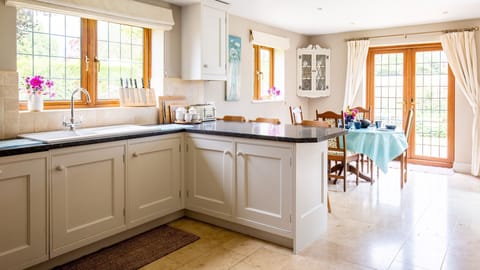 Kitchen, Kingfisher Cottage, Bolthole Retreats