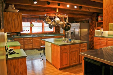 Fully equipped kitchen - just bring food and someone to cook it!