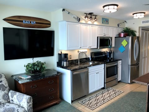 Kitchenette - Full size stainless steel appliances