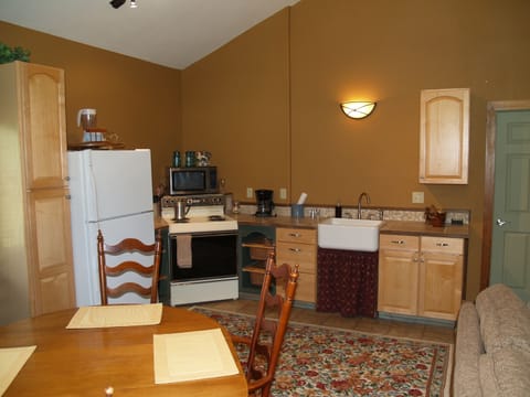 Guest loft-Fully furnished kitchen area