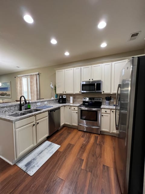 Drip & Keurig coffee maker 