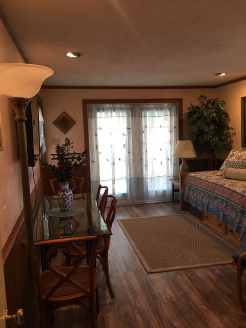Living area with dining table, tv, daybed