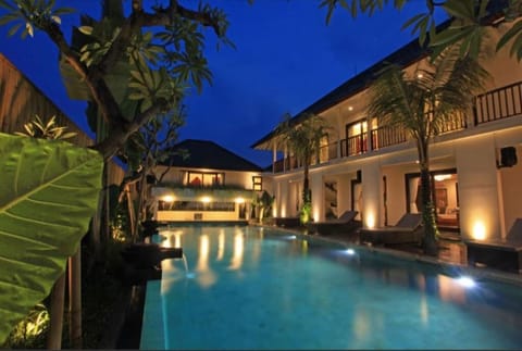 Elite Villa - night view