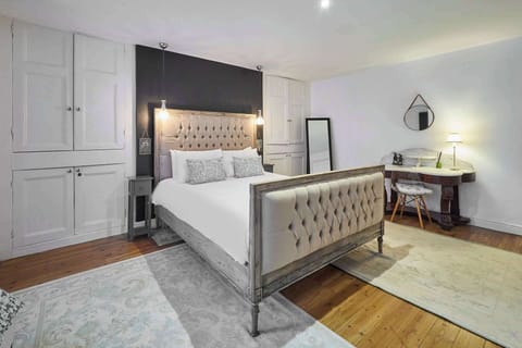 The Courtyard Retreat, Whitby - Host & Stay