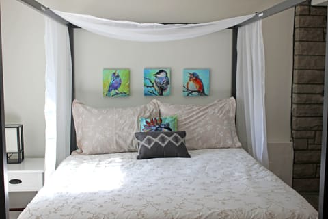 Enjoy a queen size memory foam mattress with top quality linens.