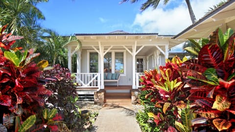 Kukuiula Makai Cottage #27 - Front Entry Porch.jpg