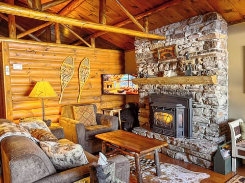 Bear Living Room with full size sleeper sofa, smart TV and gas fireplace.