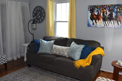 Living Room with TV, board games and activities for guests of all ages