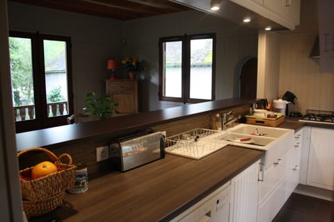 Fully equipped kitchen