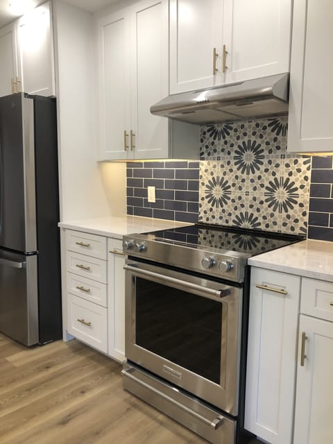 NEW Kitchen with NEW FRIDGE & RANGE