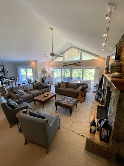 Large den with beautiful open floor plan and comfortable seating.
