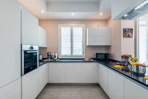 Countertop, Room, Property, Kitchen, Cabinetry, Furniture, Interior Design, Building, Ceiling, Yellow