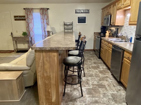 Nice bar area with stools 