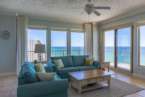 Spacious Gulf Front Living Area