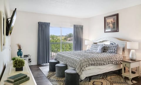 Indoors, Home Decor, Furniture, Bed, Bedroom