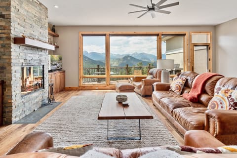 Indoors, Home Decor, Furniture, Living Room, Coffee Table